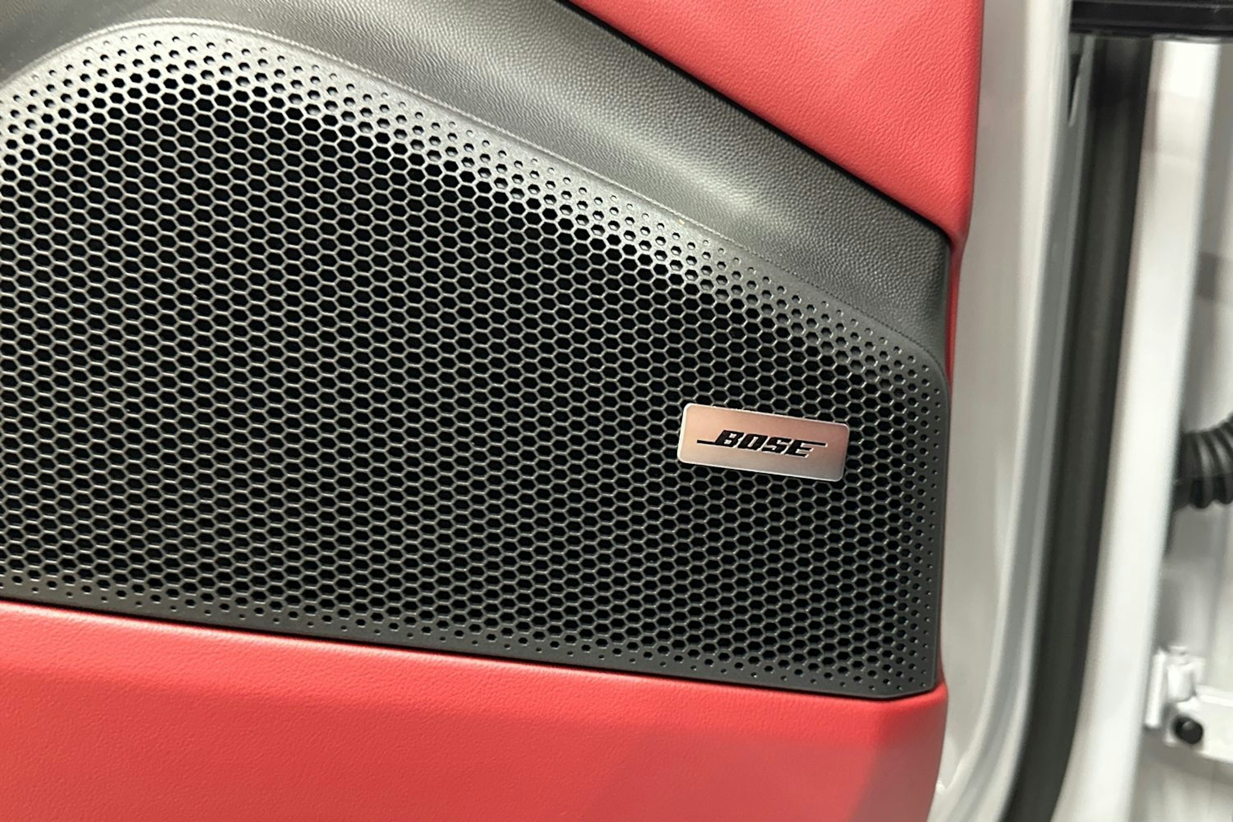 harmaa Porsche Macan 2025 kuva 16.