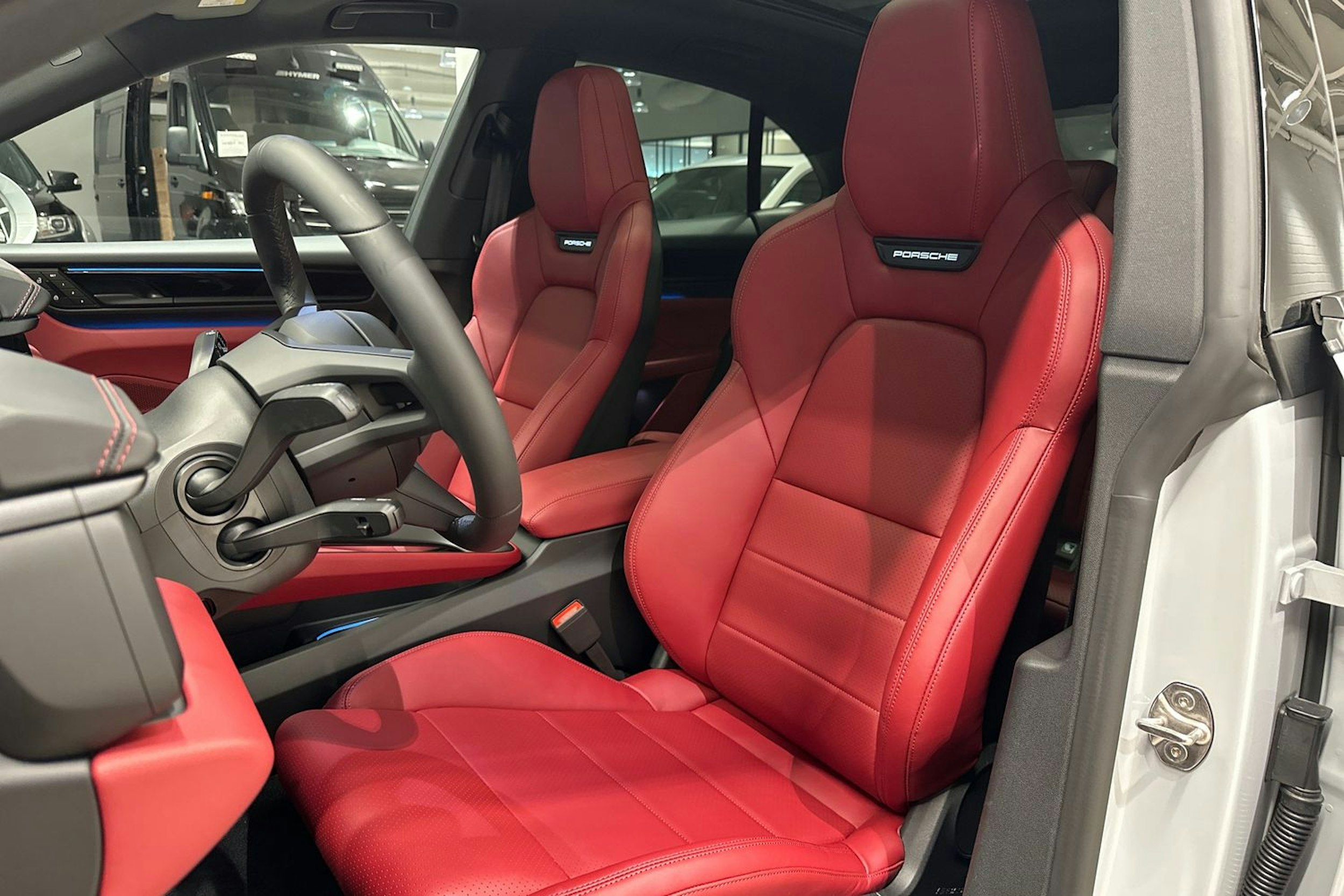 harmaa Porsche Macan 2025 kuva 18.