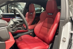 harmaa Porsche Macan 2025 kuva 18.