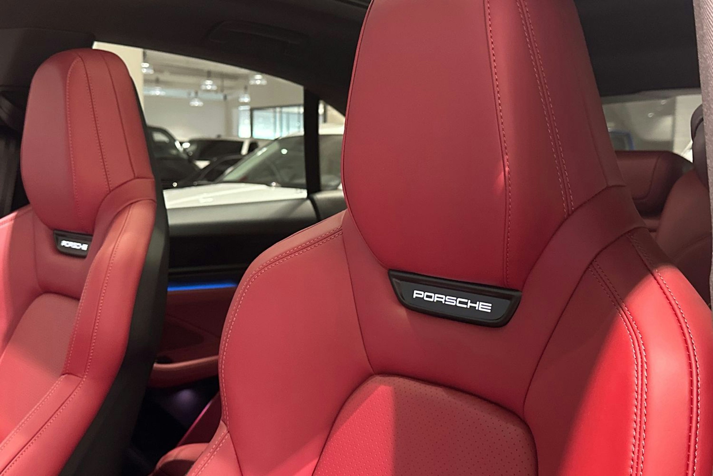 harmaa Porsche Macan 2025 kuva 19.