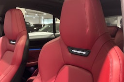 harmaa Porsche Macan 2025 kuva 19.
