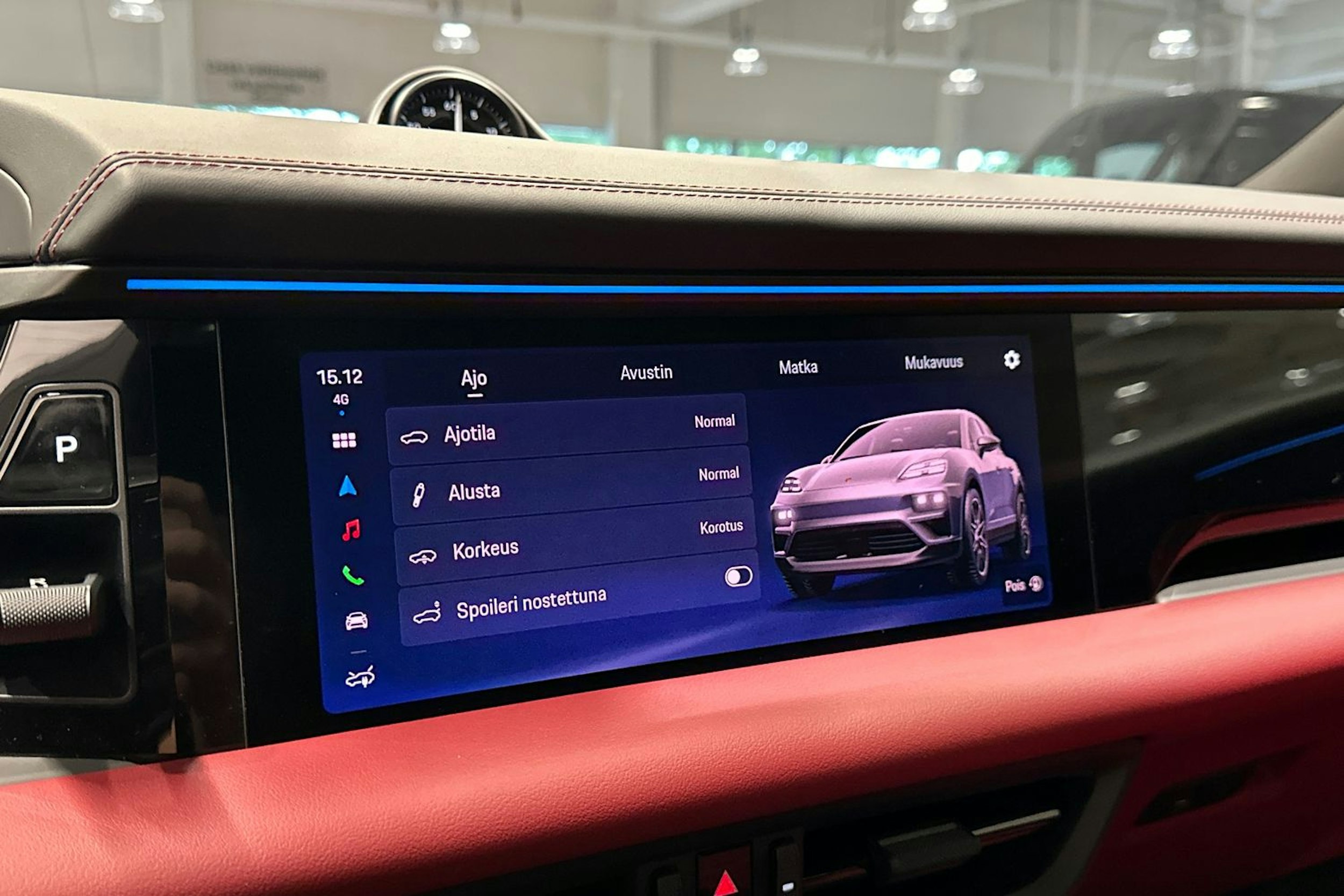 harmaa Porsche Macan 2025 kuva 22.