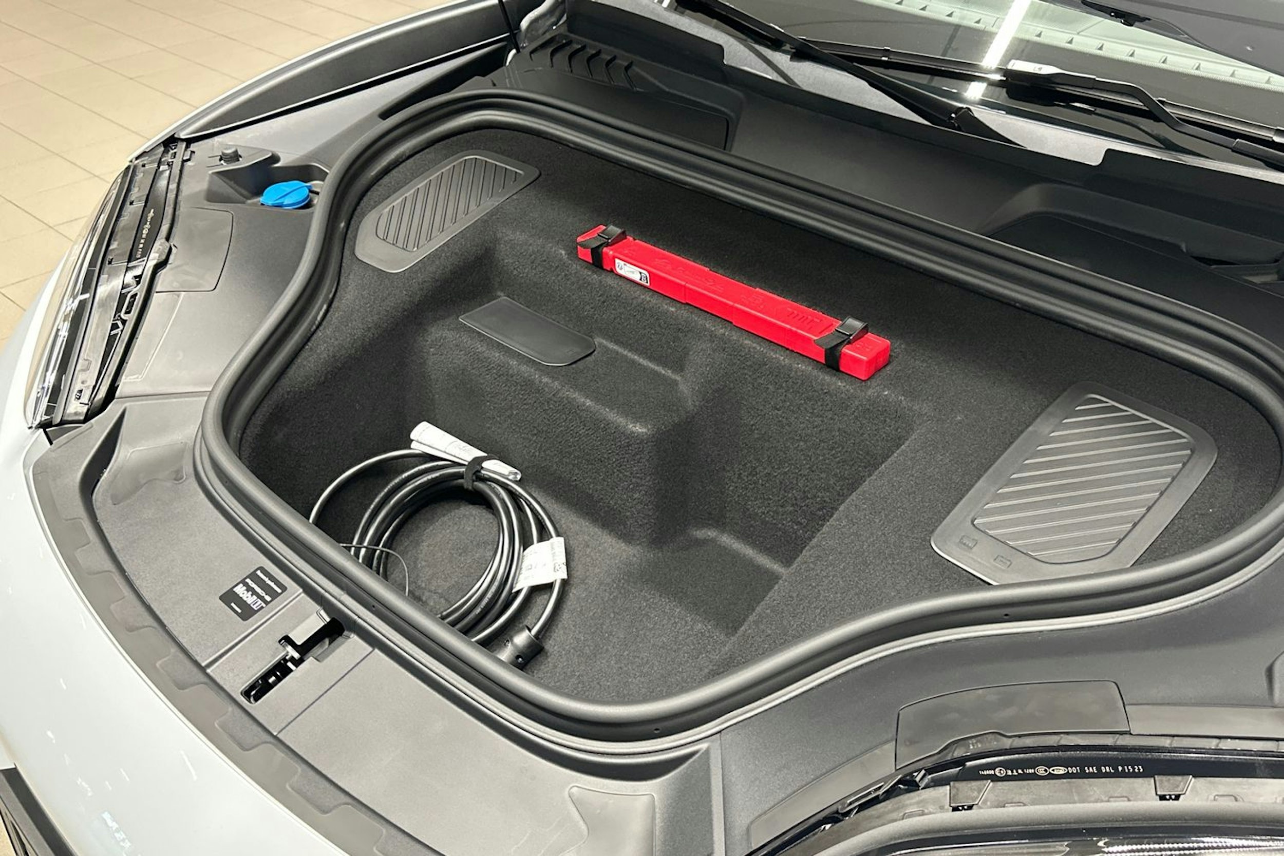 harmaa Porsche Macan 2025 kuva 27.