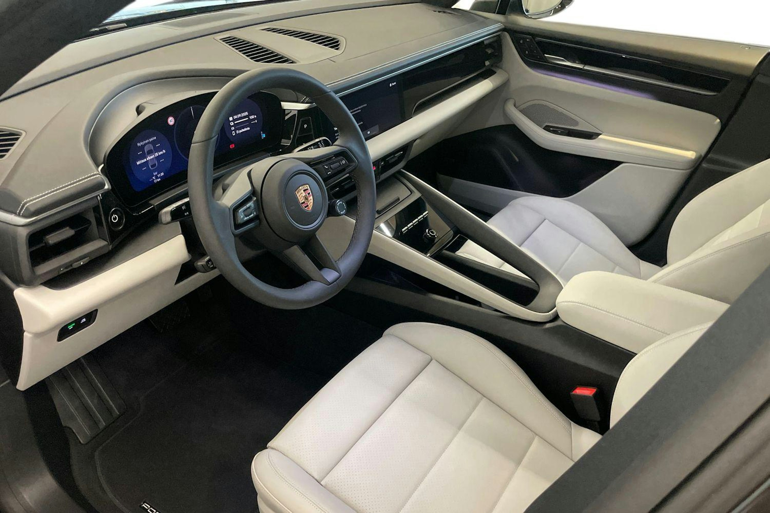 musta Porsche Macan 2025 kuva 6.