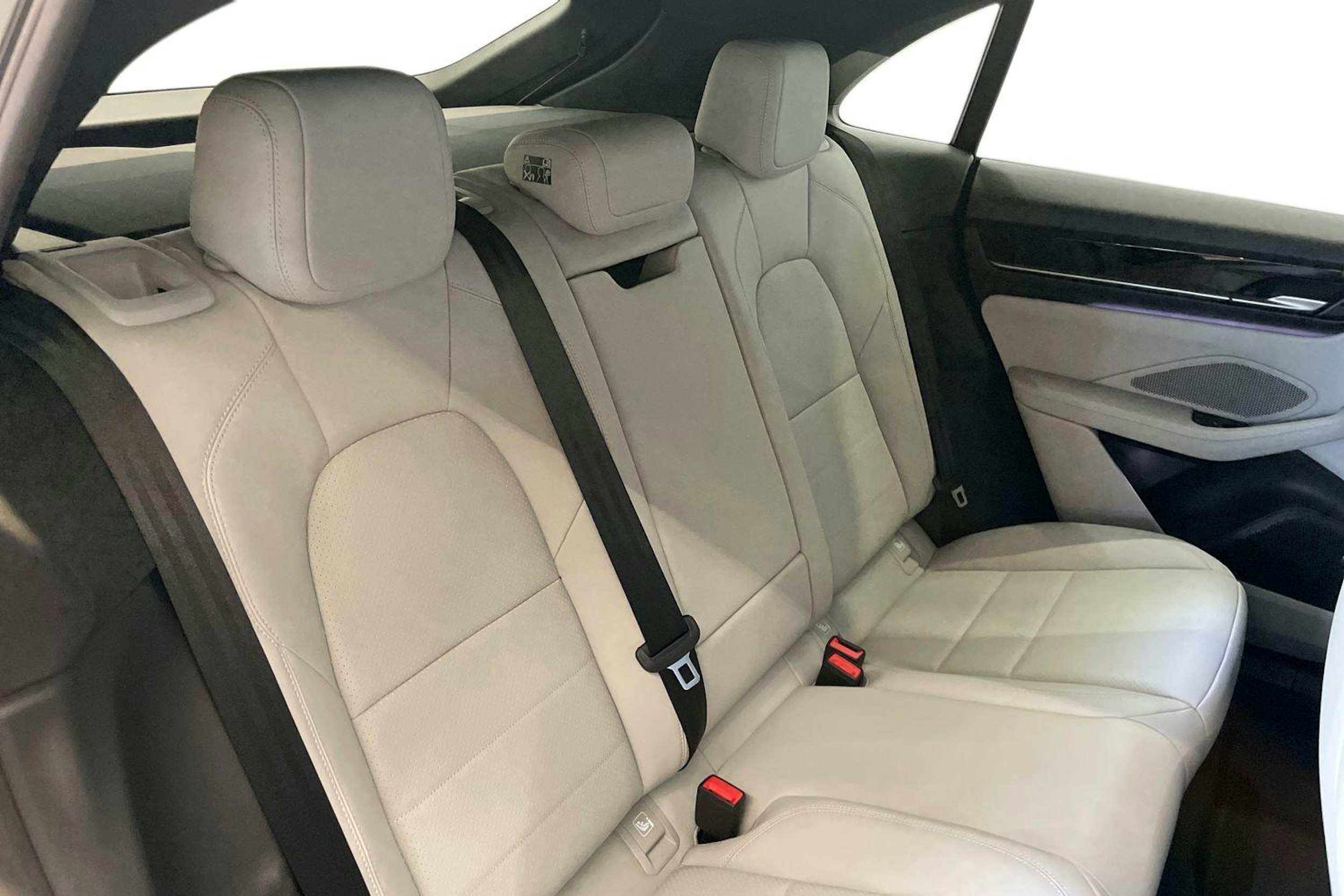 musta Porsche Macan 2025 kuva 8.