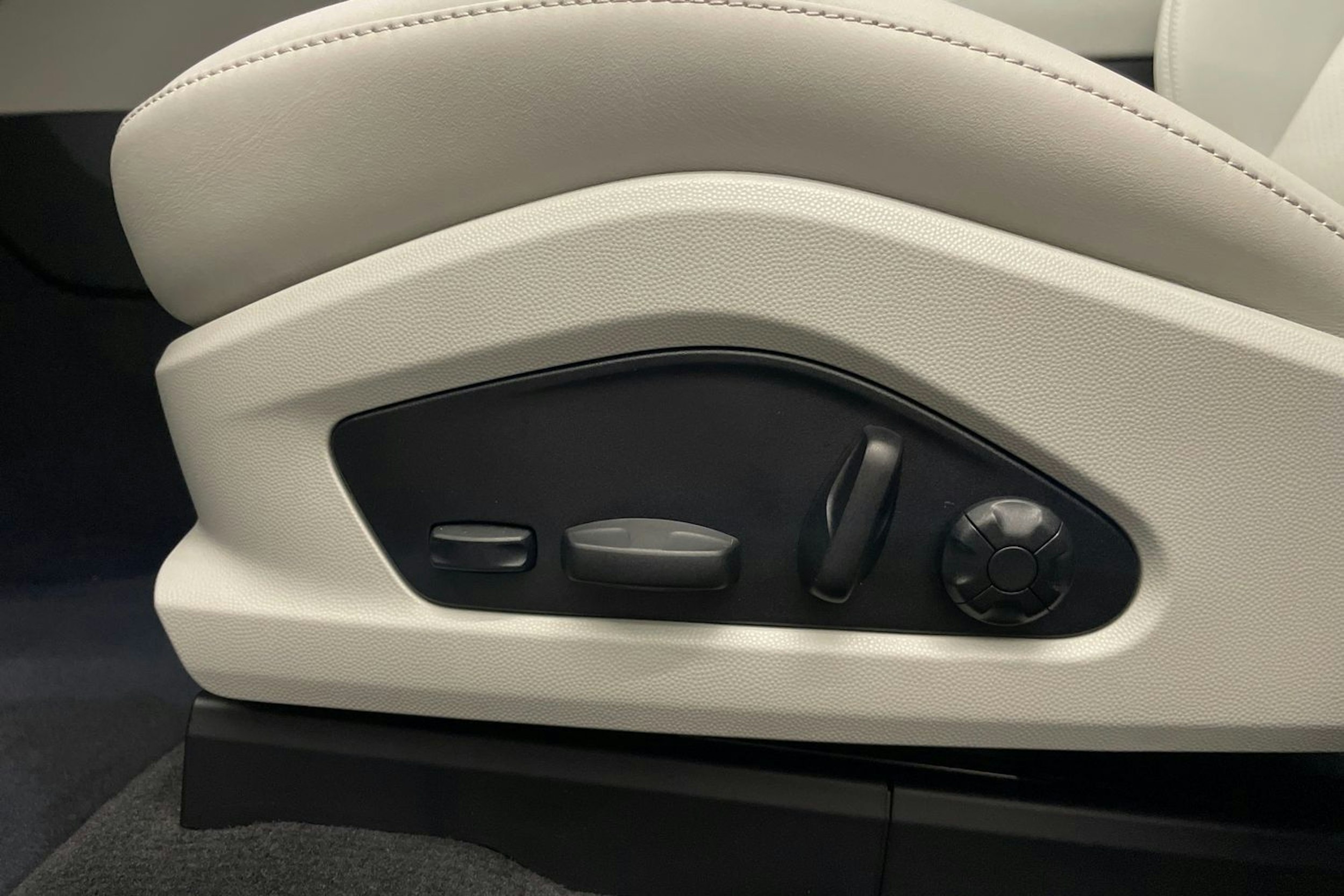 musta Porsche Macan 2025 kuva 11.
