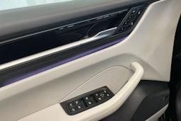 musta Porsche Macan 2025 kuva 13.