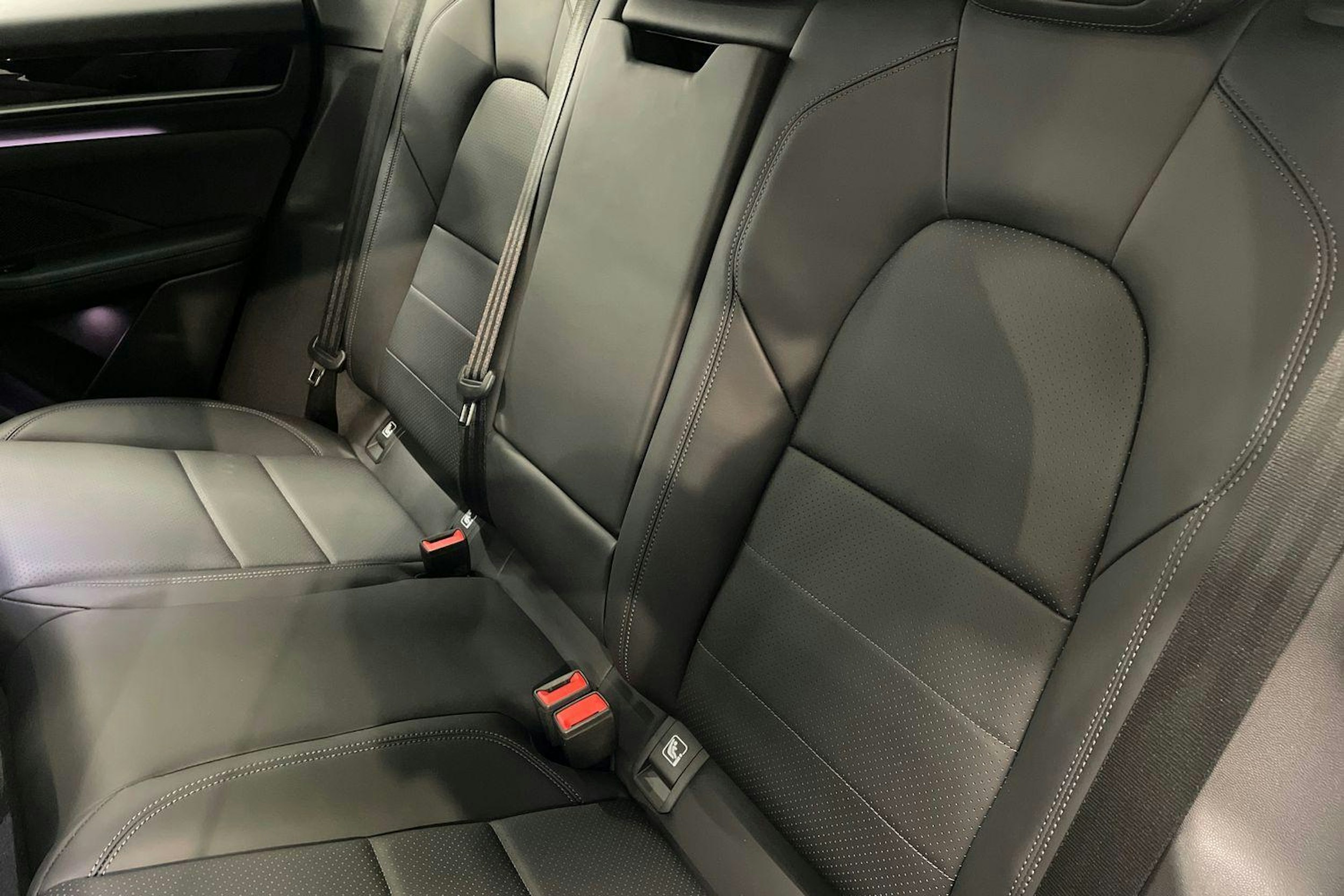 vihreä Porsche Macan 2025 kuva 8.