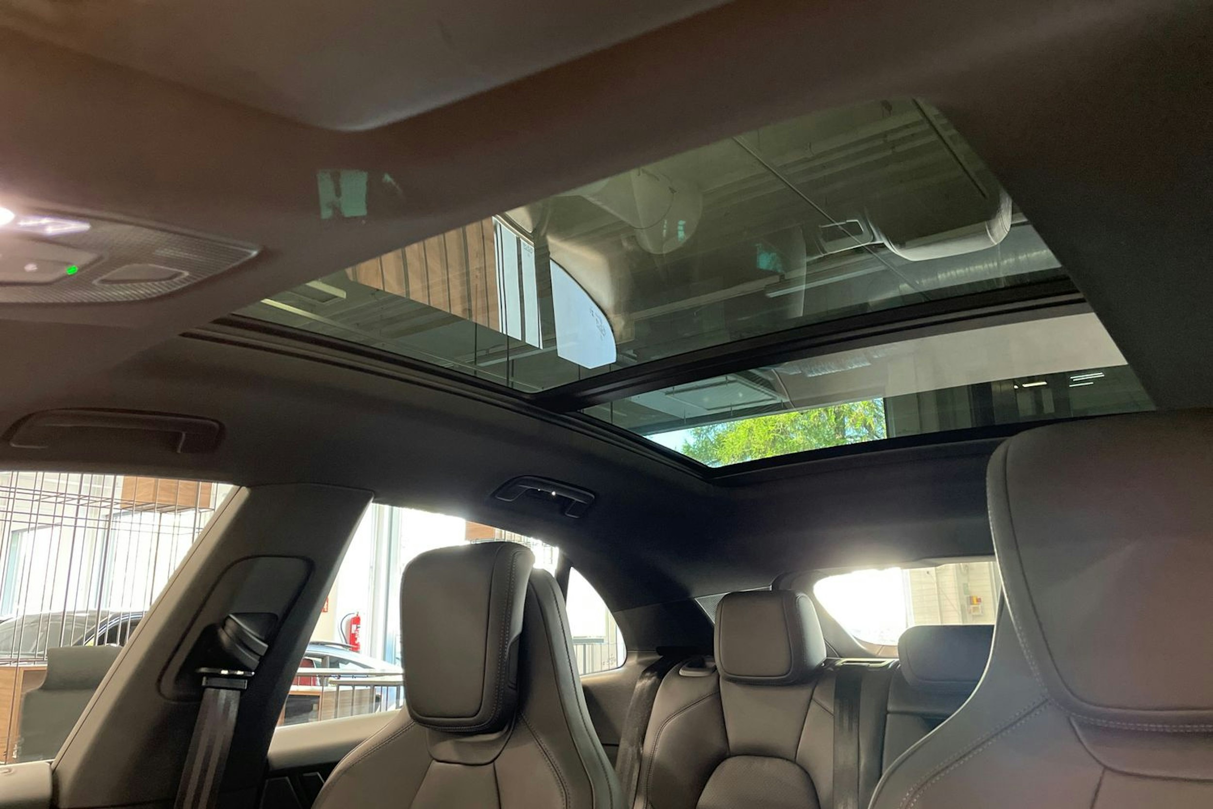 vihreä Porsche Macan 2025 kuva 19.