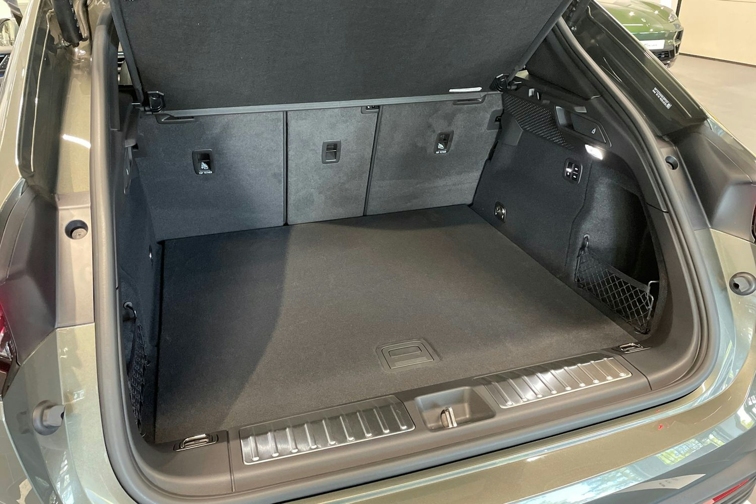 vihreä Porsche Macan 2025 kuva 21.