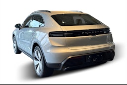 harmaa Porsche Macan 2025 kuva 2.