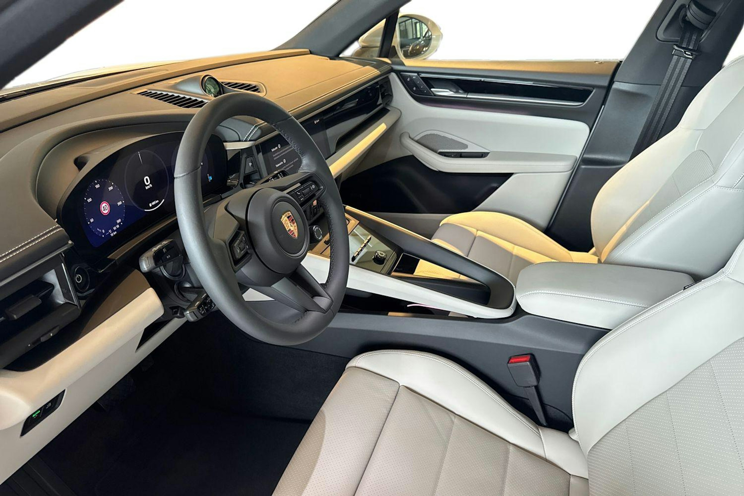 harmaa Porsche Macan 2025 kuva 6.