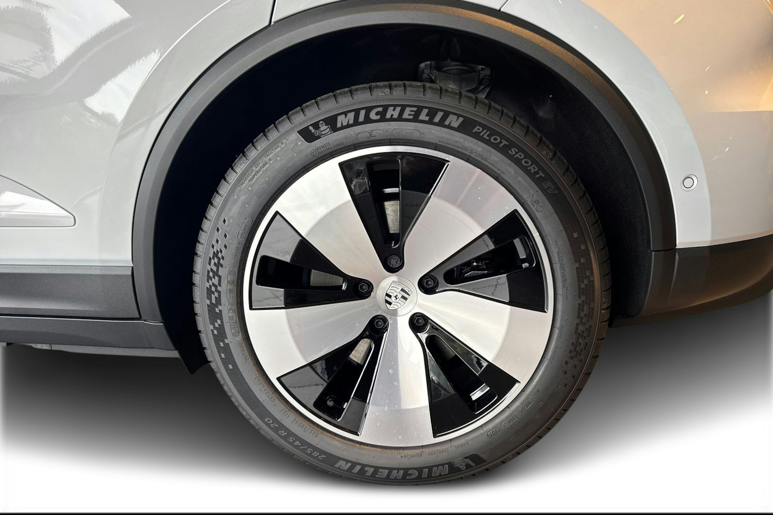 harmaa Porsche Macan 2025 kuva 9.
