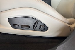 harmaa Porsche Macan 2025 kuva 12.