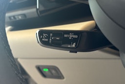 harmaa Porsche Macan 2025 kuva 13.