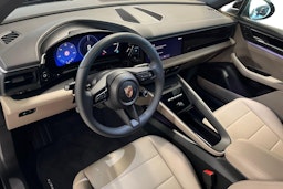 musta Porsche Macan 2025 kuva 7.