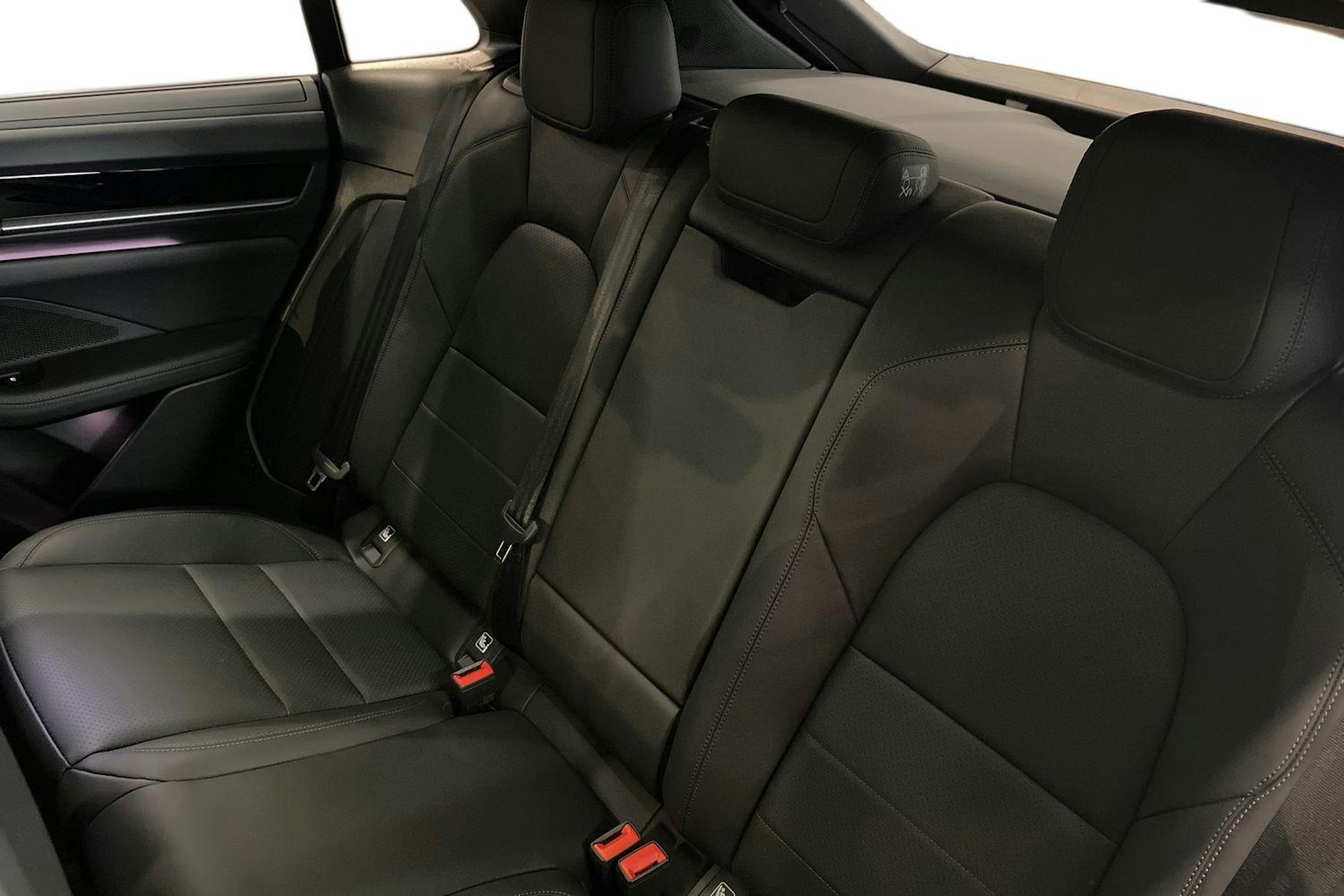 musta Porsche Macan 2025 kuva 8.