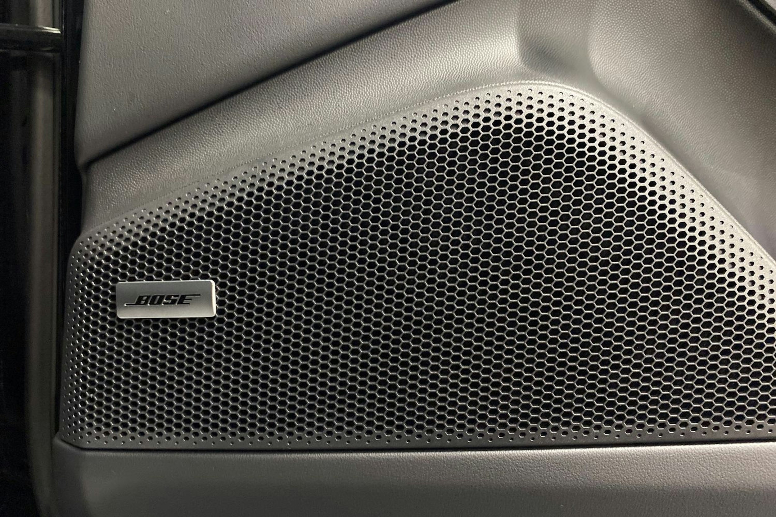 musta Porsche Macan 2025 kuva 21.