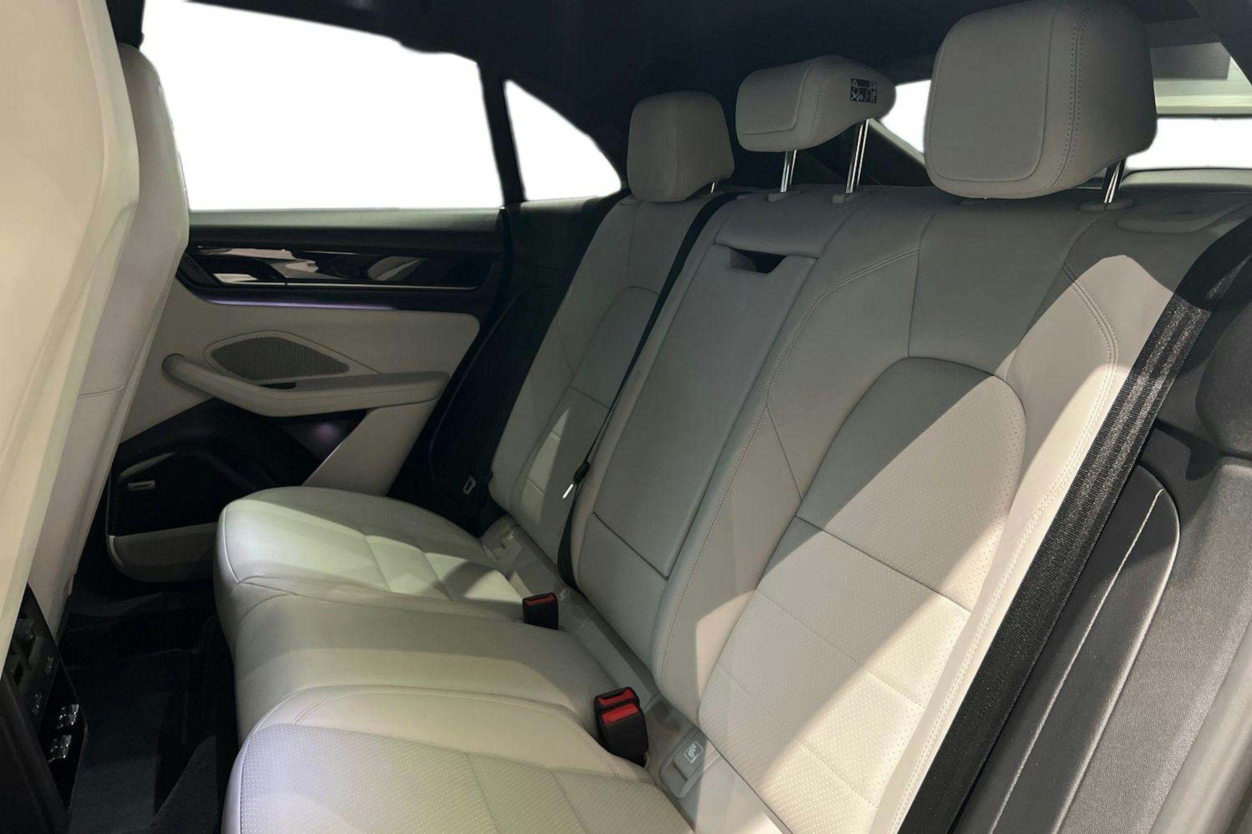 vihreä Porsche Macan 2025 kuva 8.