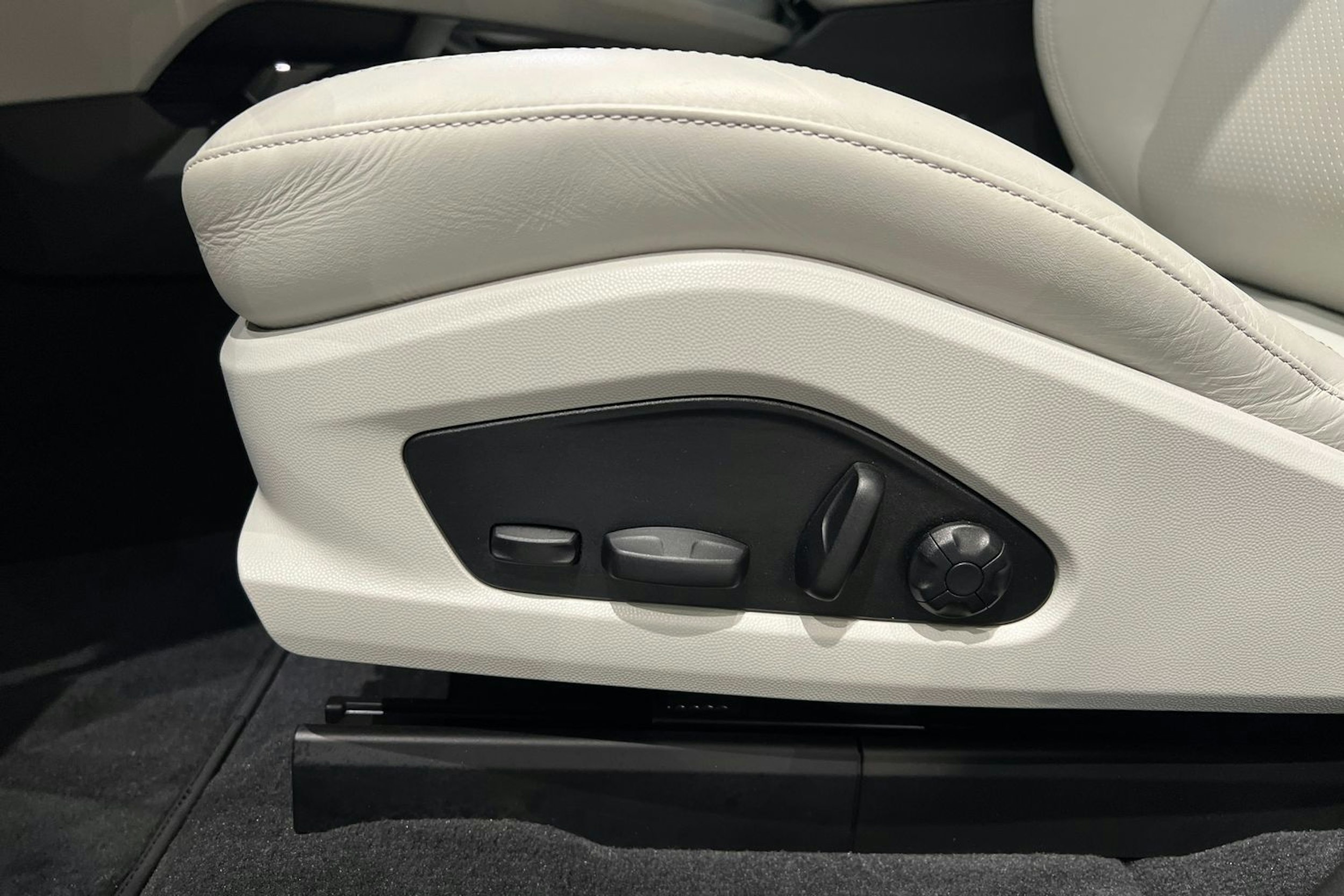 vihreä Porsche Macan 2025 kuva 17.