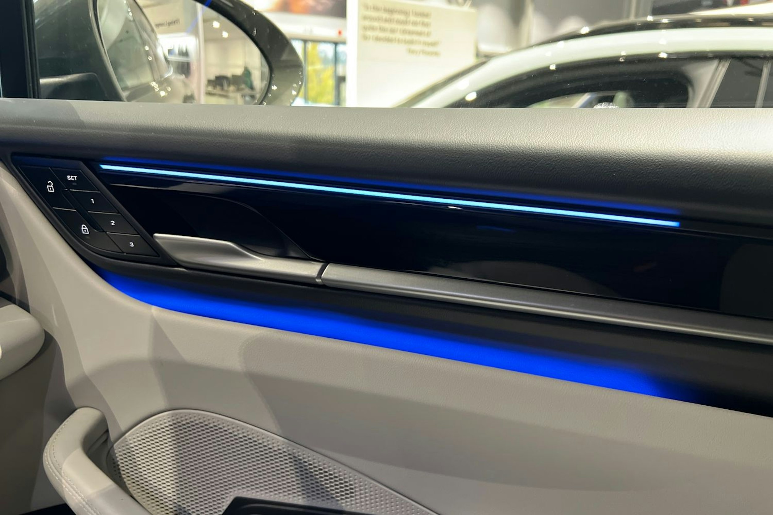 vihreä Porsche Macan 2025 kuva 22.