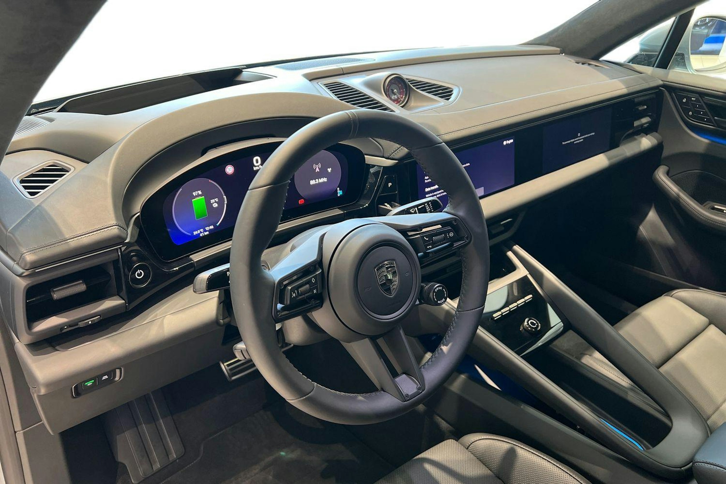 harmaa Porsche Macan 2025 kuva 6.