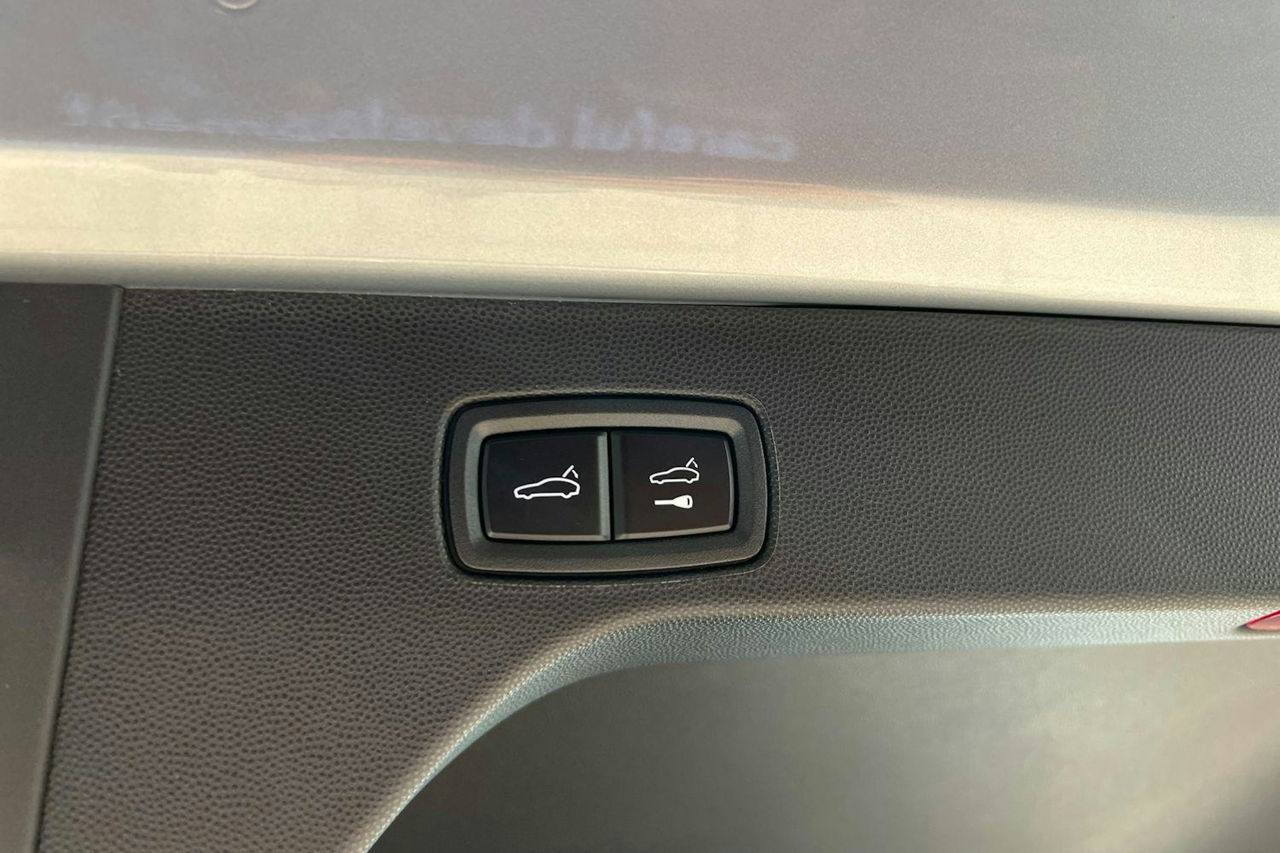 harmaa Porsche Macan 2025 kuva 11.