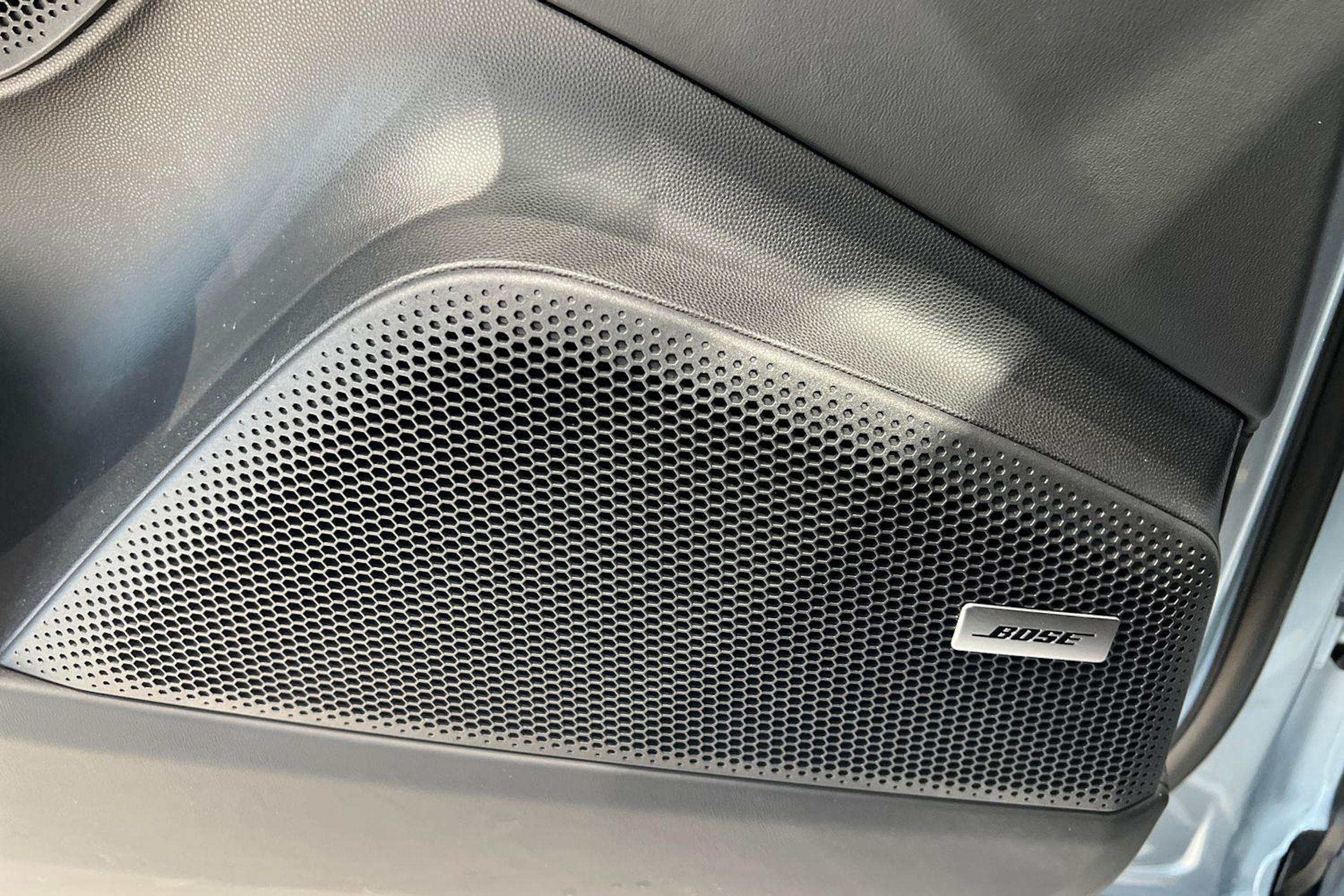 harmaa Porsche Macan 2025 kuva 16.