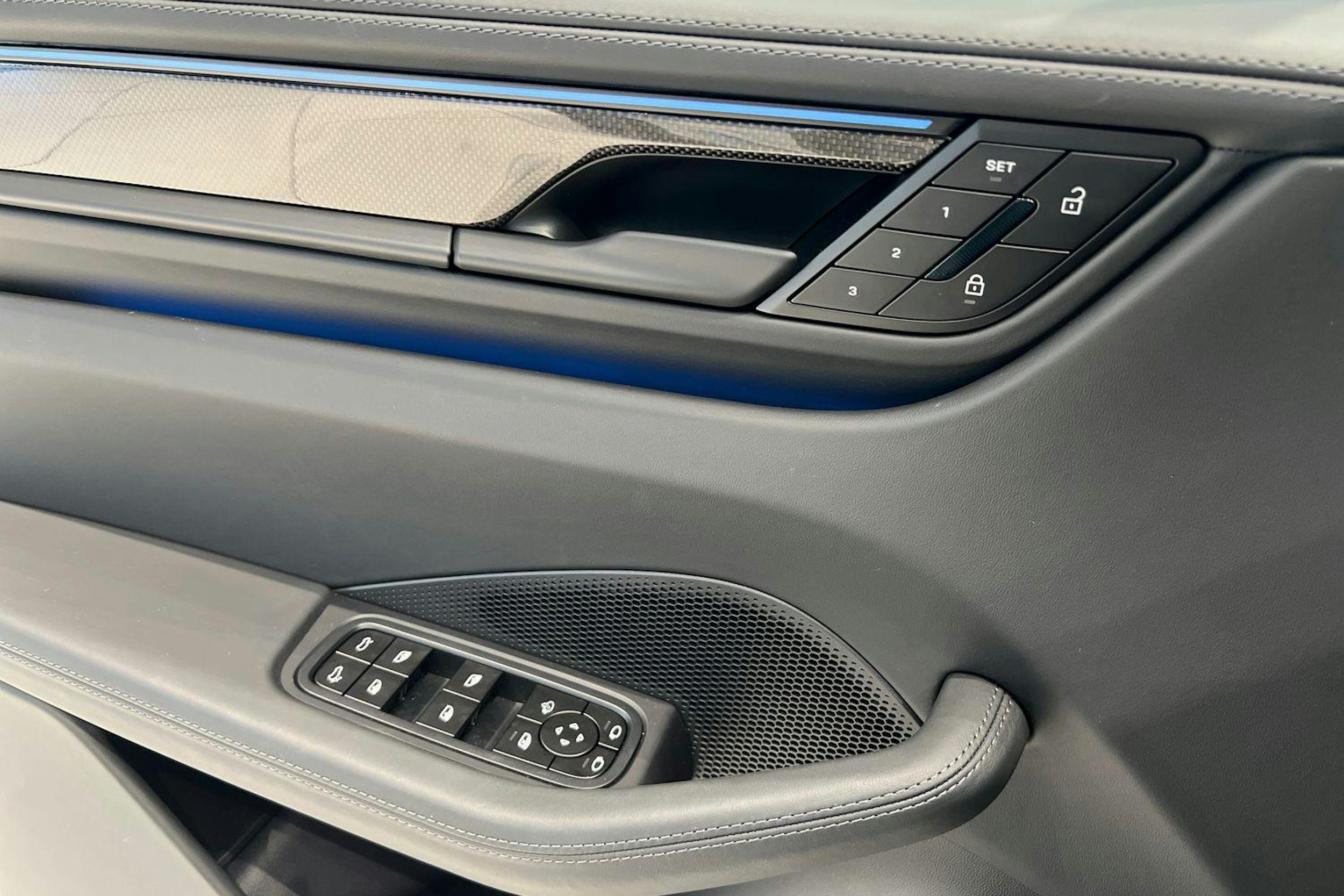 harmaa Porsche Macan 2025 kuva 17.
