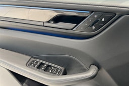 harmaa Porsche Macan 2025 kuva 17.
