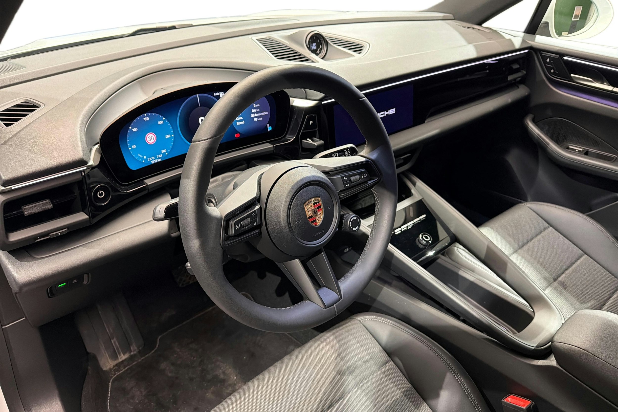 Valkoinen Porsche Macan 2025 kuva 6.