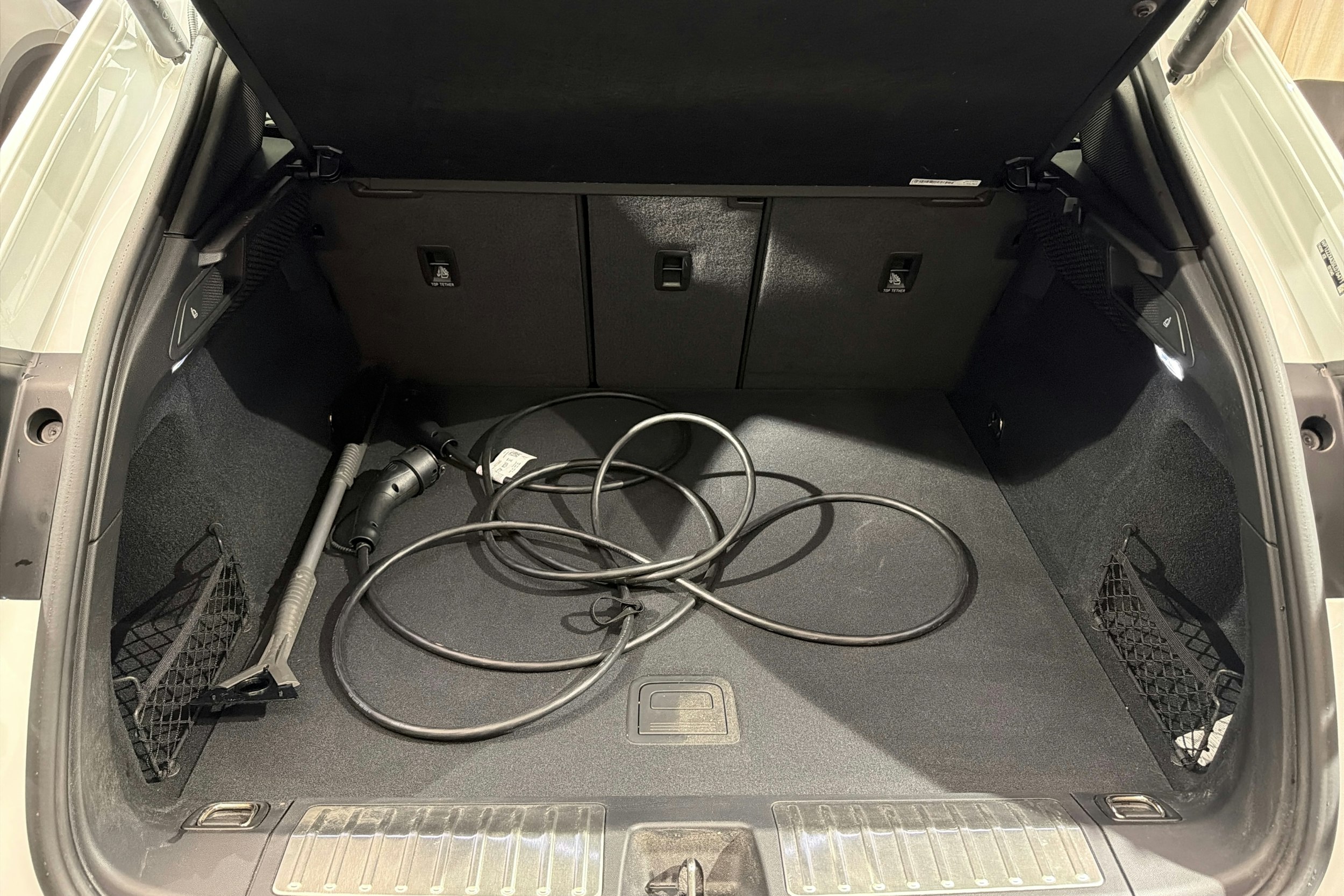 Valkoinen Porsche Macan 2025 kuva 9.