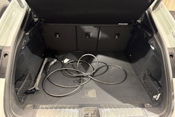 Valkoinen Porsche Macan 2025 kuva 9.