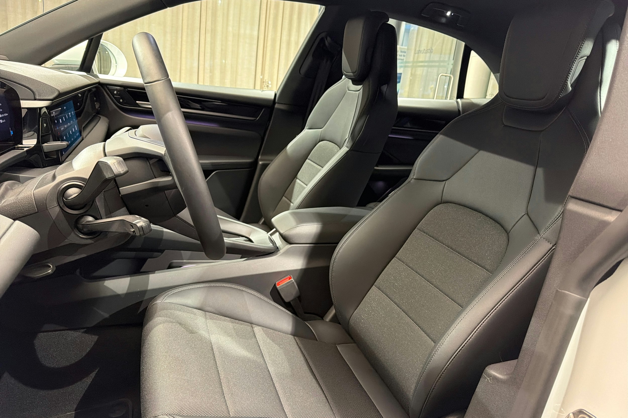 Valkoinen Porsche Macan 2025 kuva 11.