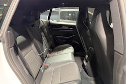 Valkoinen Porsche Macan 2025 kuva 12.