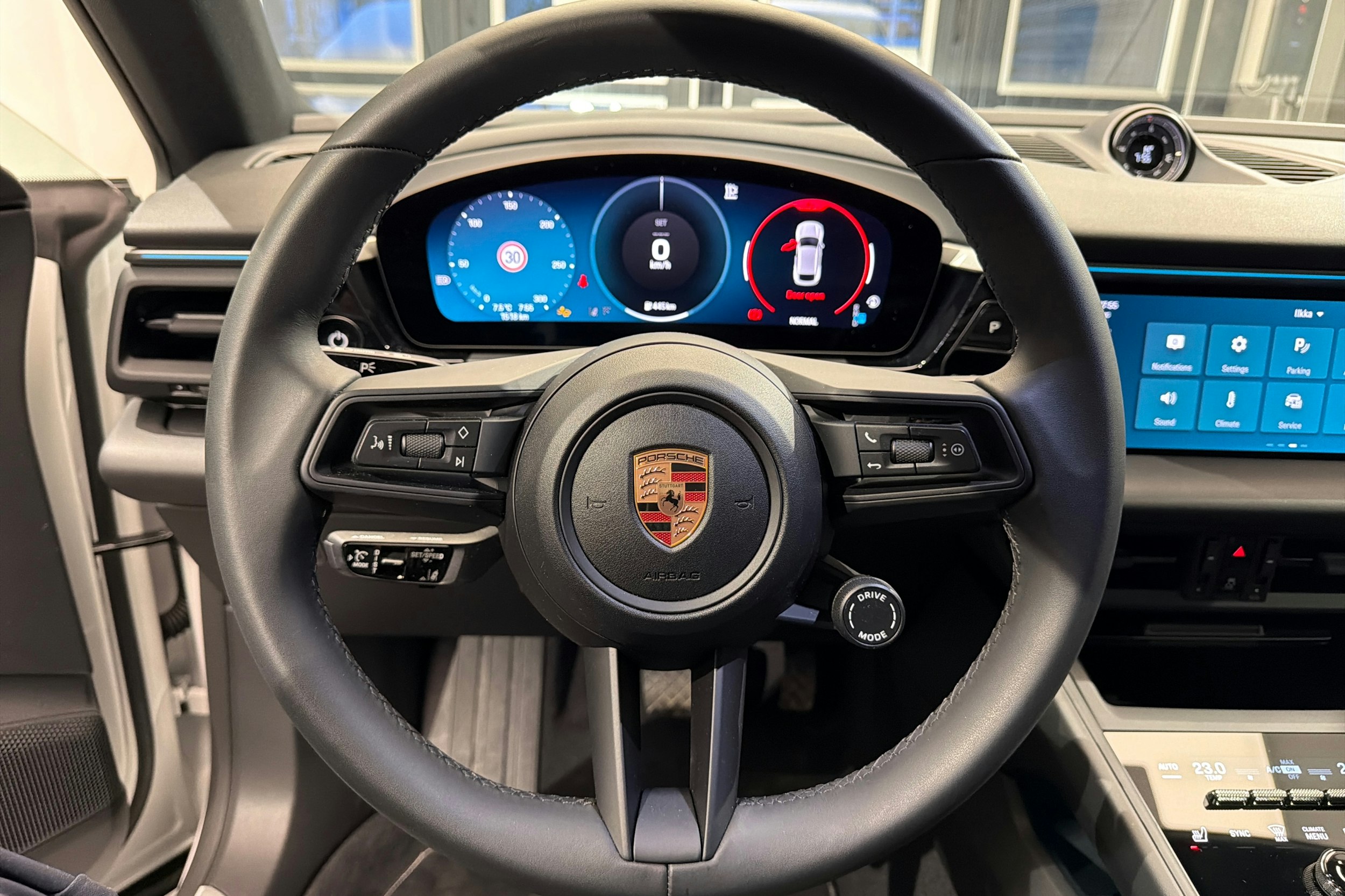 Valkoinen Porsche Macan 2025 kuva 14.