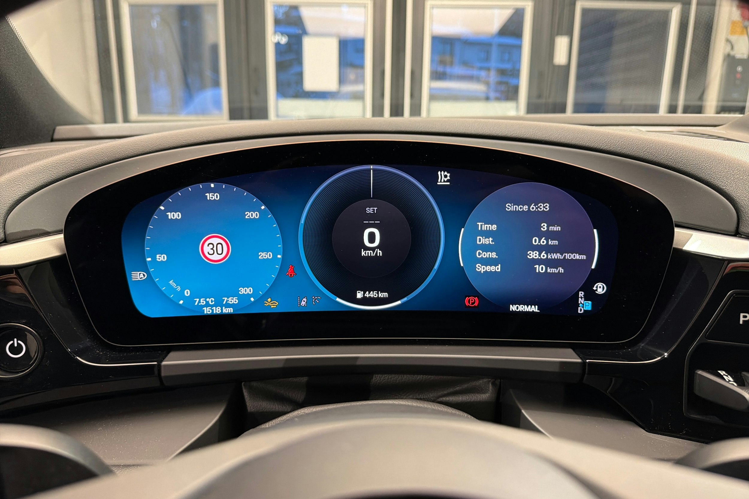 Valkoinen Porsche Macan 2025 kuva 15.