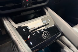 Valkoinen Porsche Macan 2025 kuva 16.