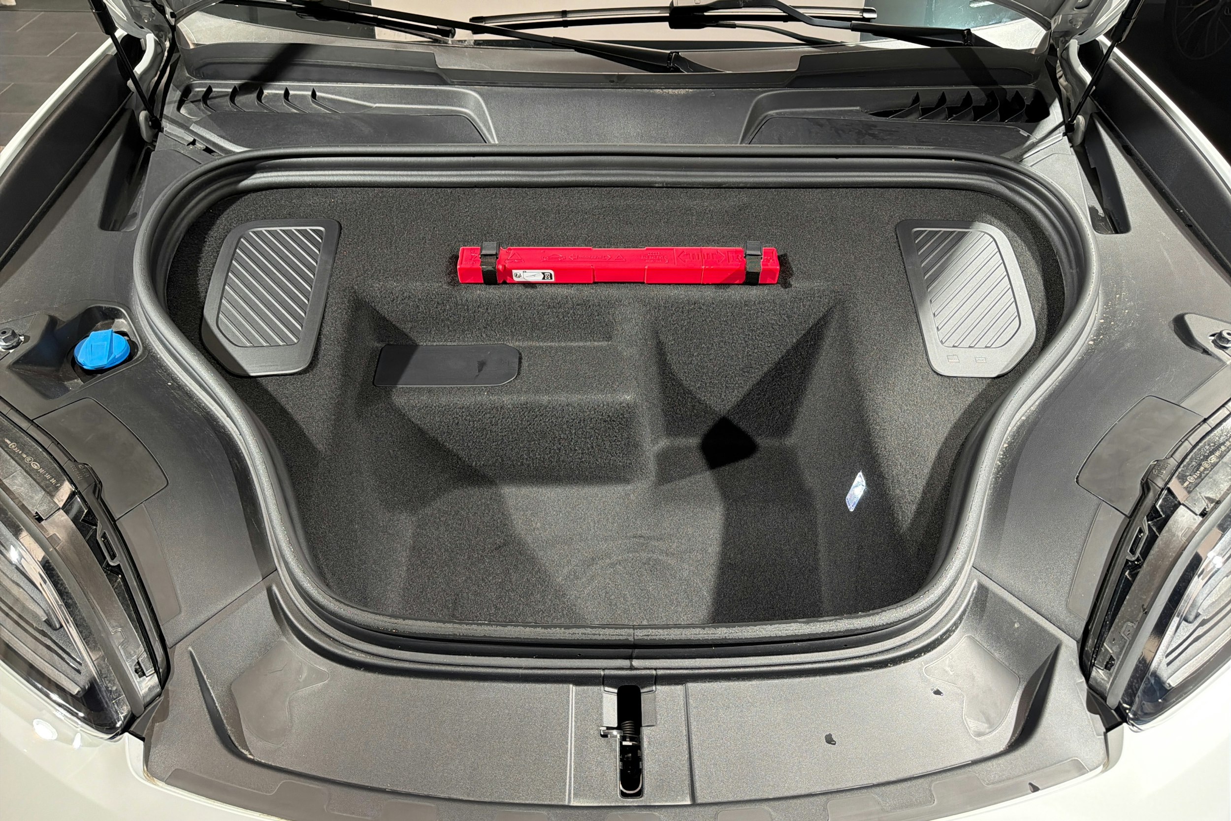 Valkoinen Porsche Macan 2025 kuva 21.