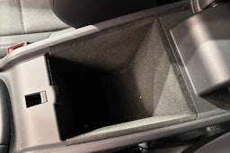 Valkoinen Porsche Macan 2025 kuva 22.