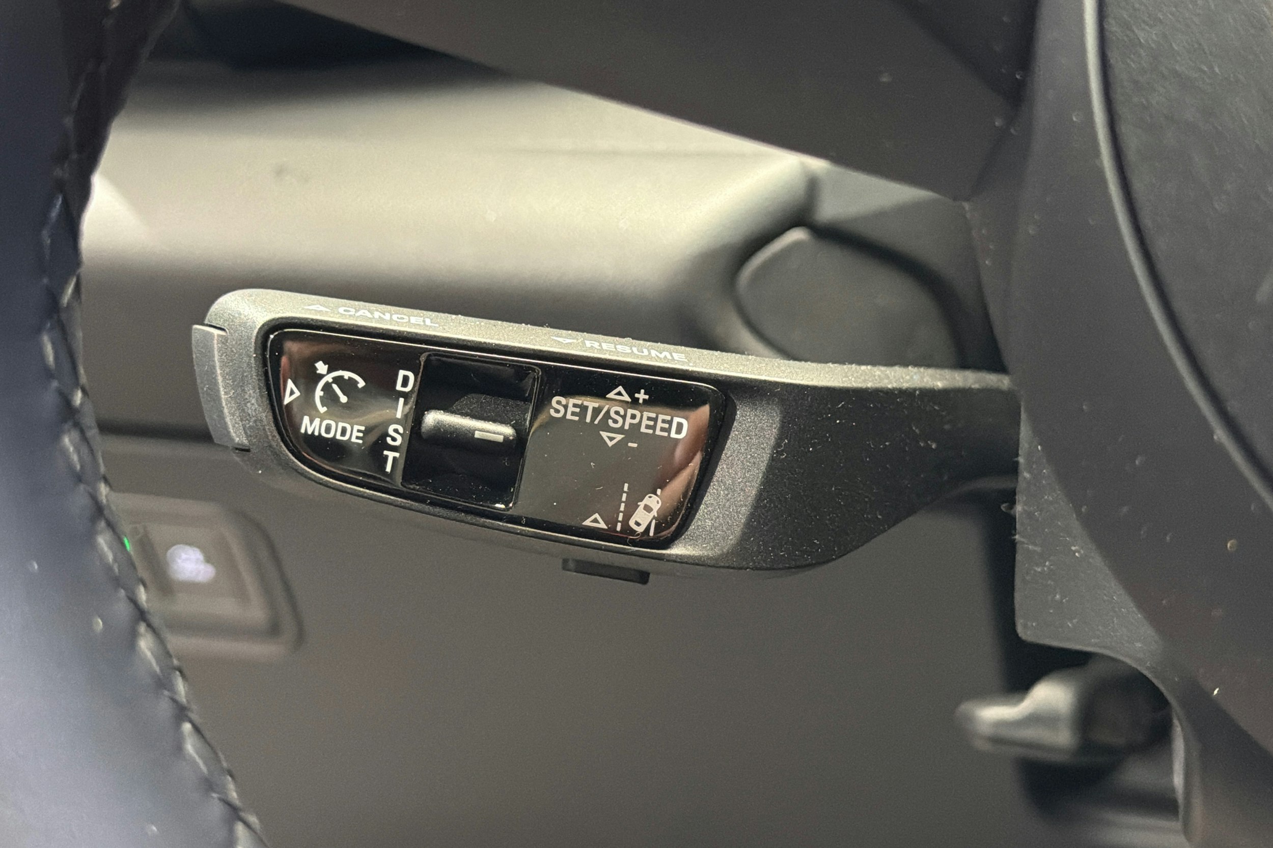 Valkoinen Porsche Macan 2025 kuva 24.