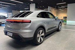 harmaa Porsche Macan 2025 kuva 11.