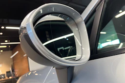 harmaa Porsche Macan 2025 kuva 12.