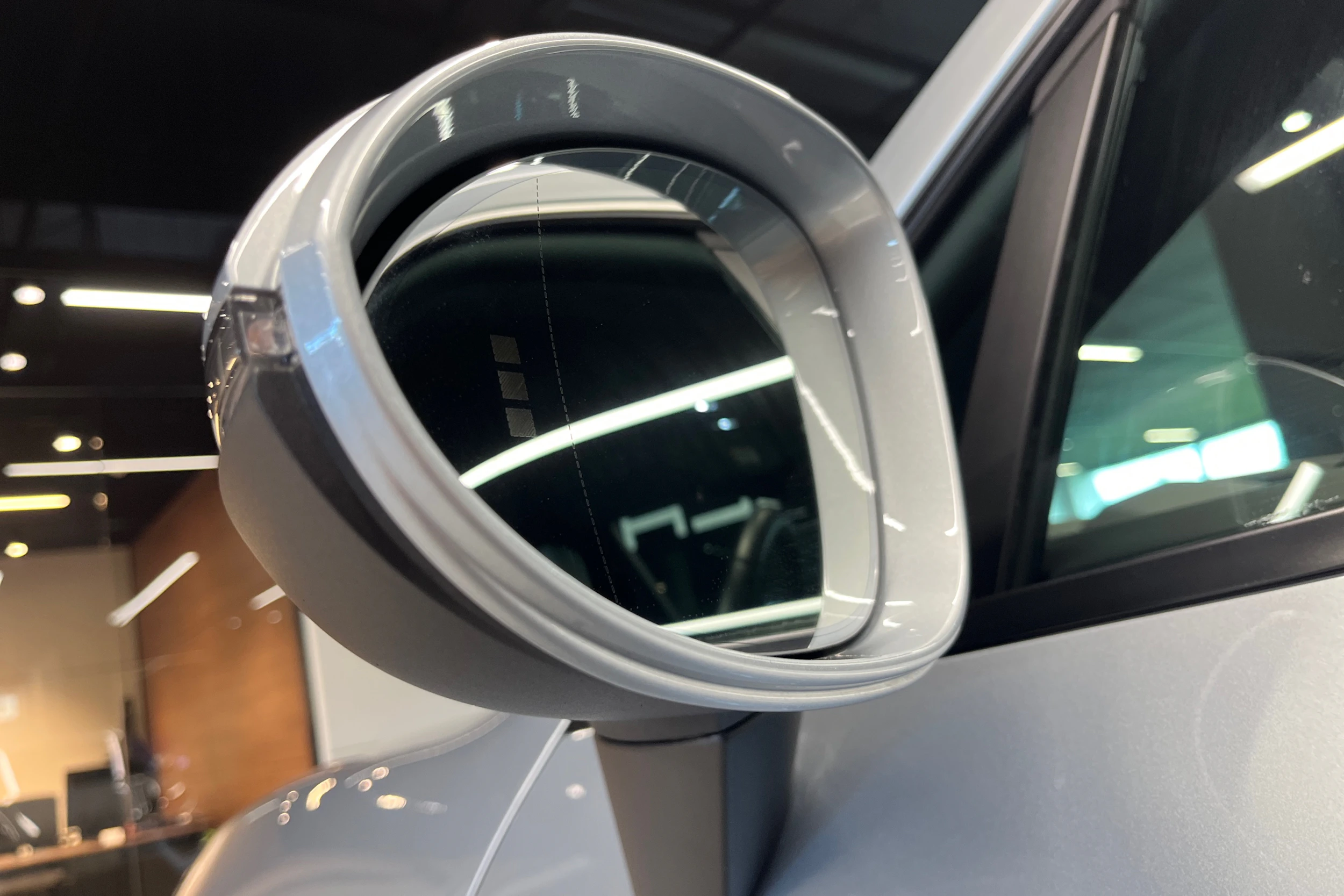 harmaa Porsche Macan 2025 kuva 12.