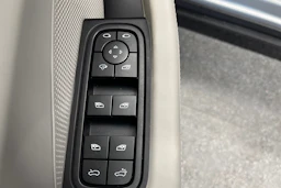 harmaa Porsche Macan 2025 kuva 14.