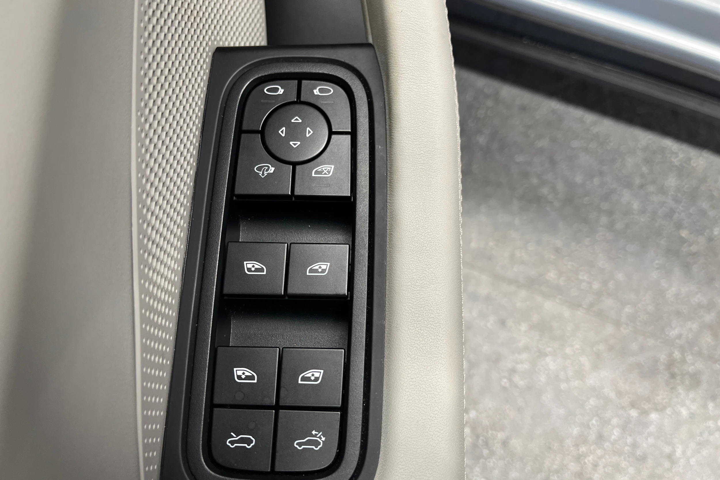 harmaa Porsche Macan 2025 kuva 14.