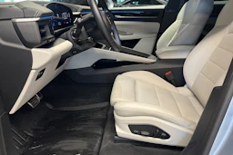 harmaa Porsche Macan 2025 kuva 15.