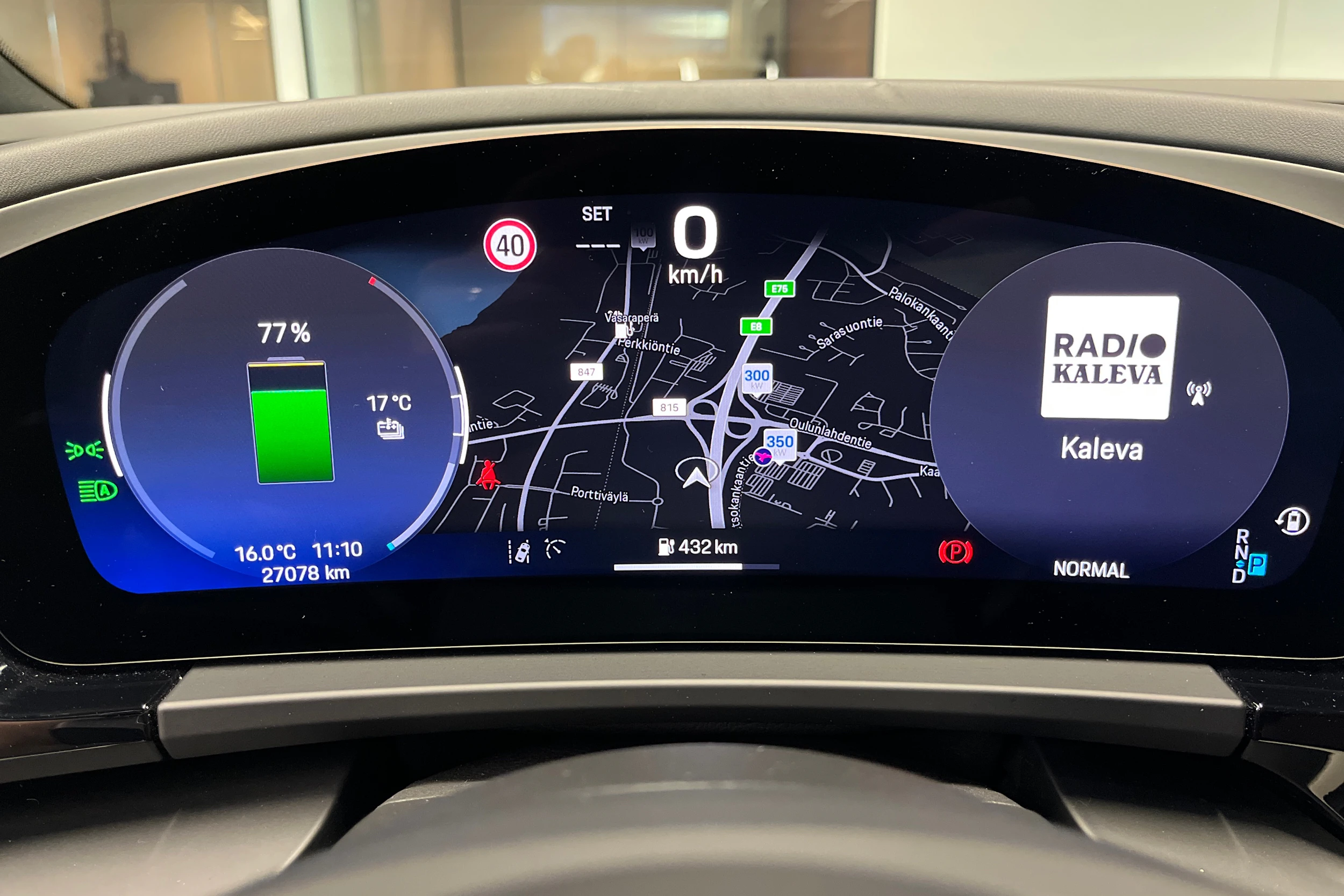 harmaa Porsche Macan 2025 kuva 16.