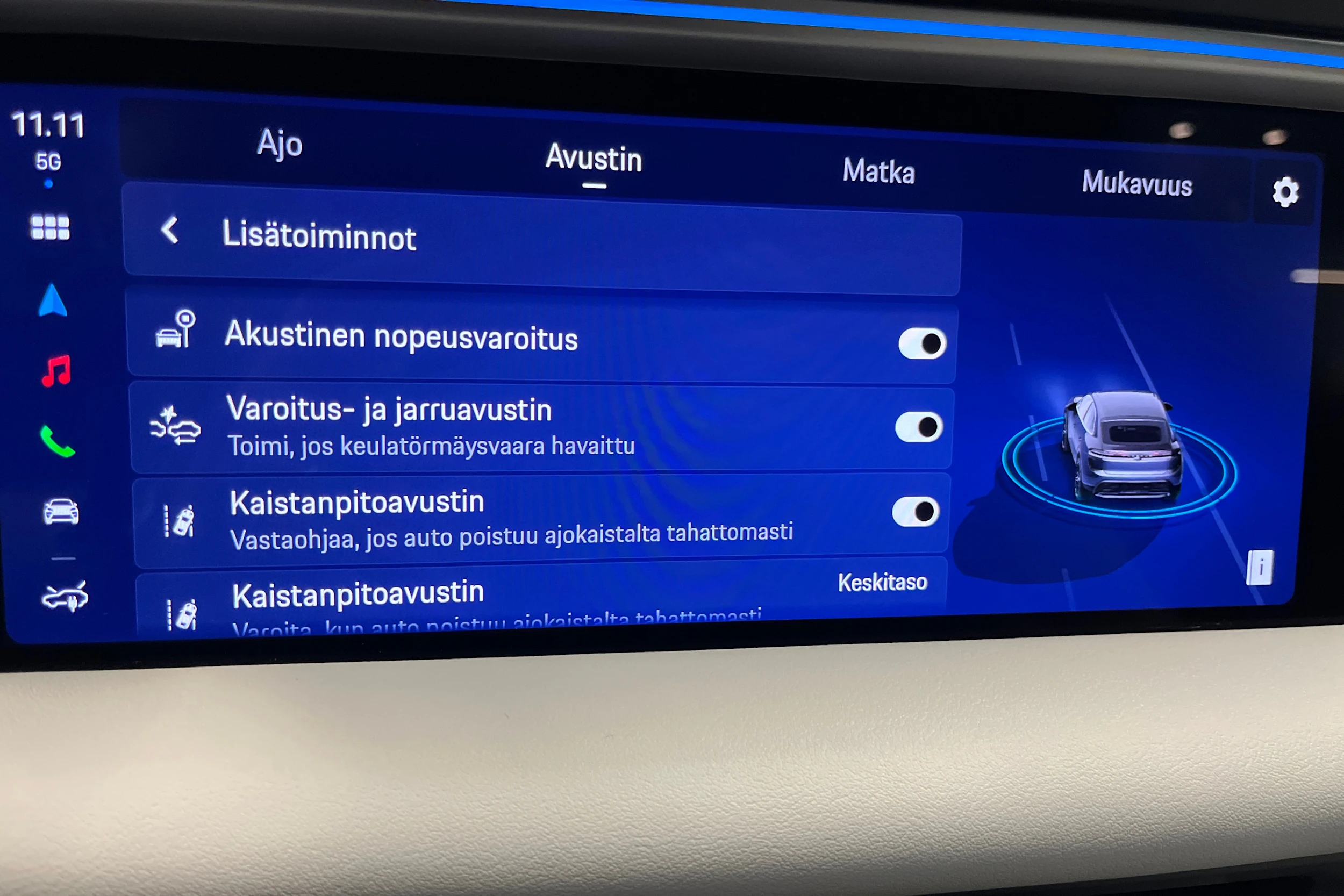 harmaa Porsche Macan 2025 kuva 17.