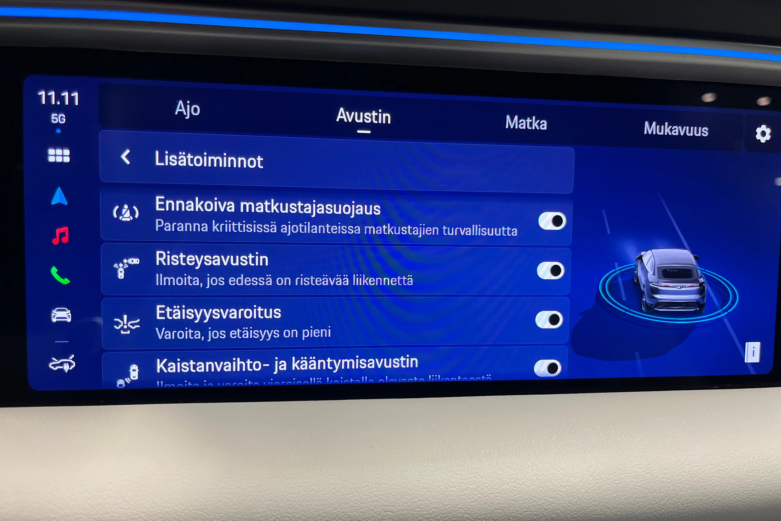 harmaa Porsche Macan 2025 kuva 18.